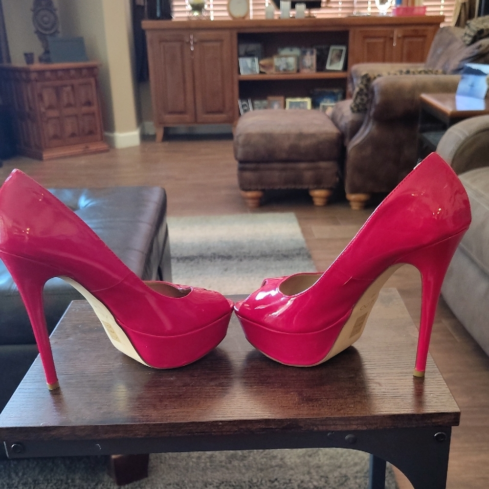 Red High Heel Pumps - Picture 5 of 5